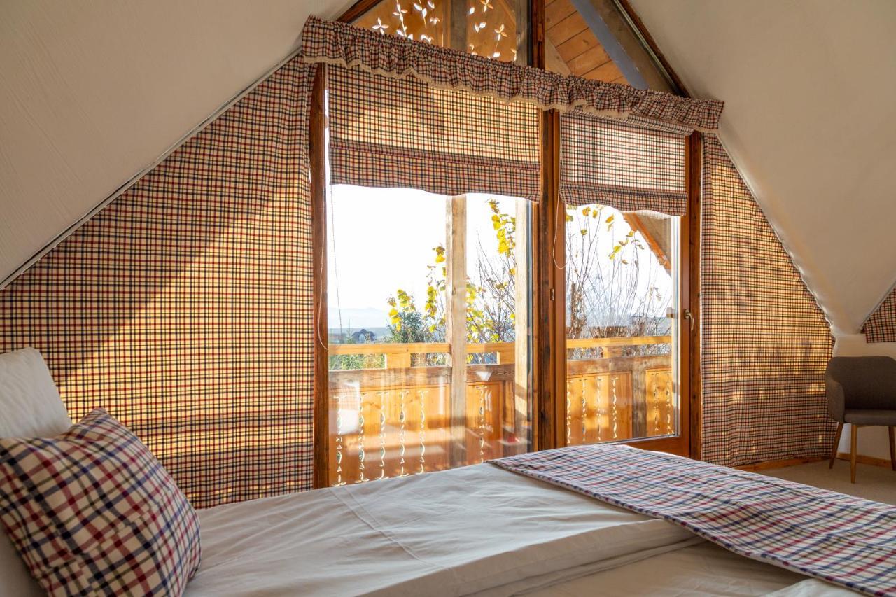 Casele Cu Stuf B&B Haus Ulrike Salicea Экстерьер фото